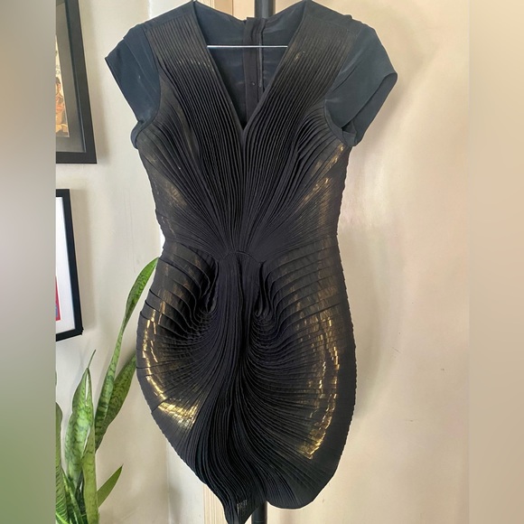 Amit Aggarwal Dresses & Skirts - Amit Aggarwal Haute Couture sculpted Little Black Dress